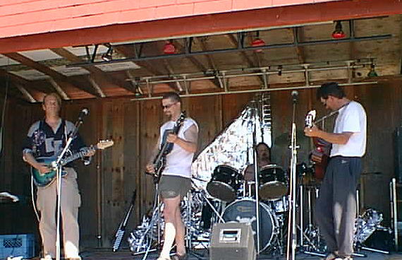 Click to hear the Crosscuts with Shawn Stoughton singing